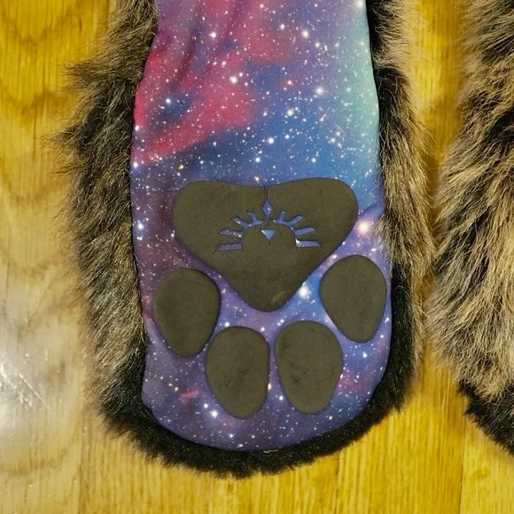 SPIRITHOODS - Grey Wolf Galaxy Collector Edition Faux Fur Animal Hat - Picture 4 of 4